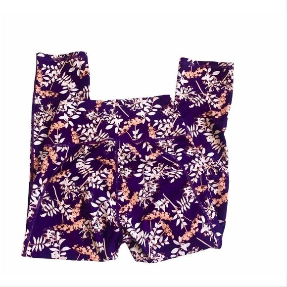 Fabletics Mid Rise PowerHold Capri - Picture 6 of 12
